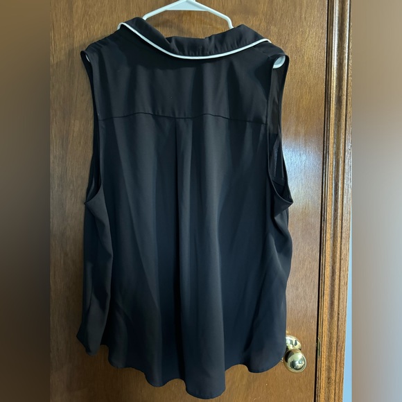 Black Torrid Tank Top with White Trim Size 2 - Picture 2 of 3